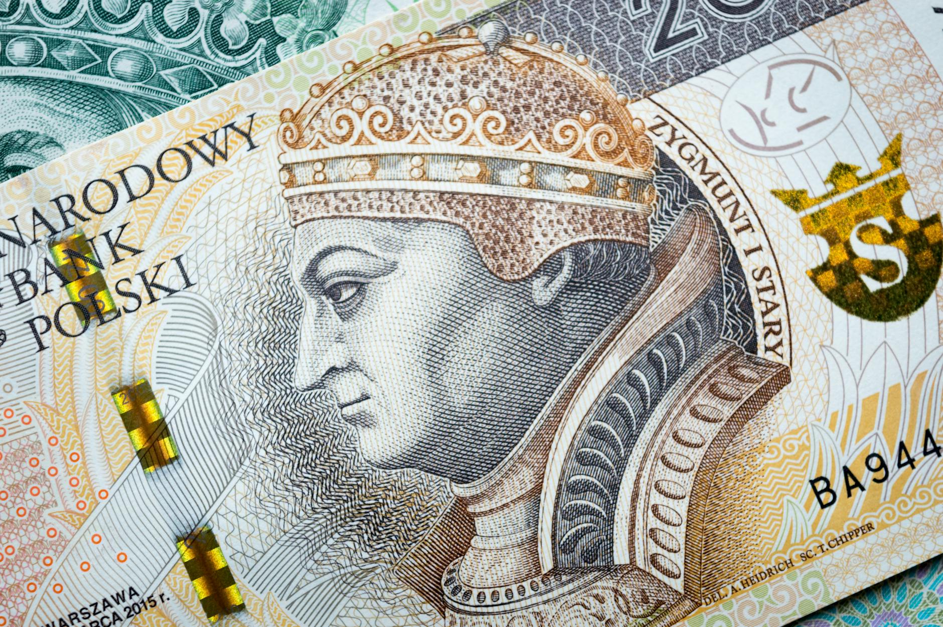 Wykres porównujący stopę bezrobocia i przeciętne wynagrodzenie w powiecie lubańskim na tle danych krajowych.